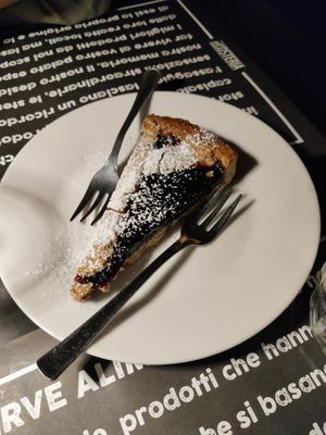 Crostata integrale ai lamponi e sambuco at Osteria Casa Pepe in Trieste
