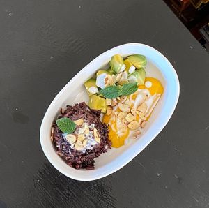 Sweet riceberry sticky rice with mango and avocado top with crunchy slice almonds and fresh coconut milk at Wawa Thai Food in Oakland