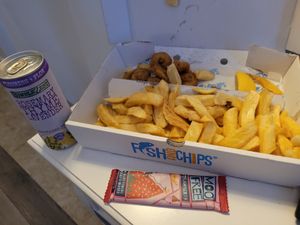 Stale chips (you can even see it!), bad drink, flavourless calamari at #fish - Haymarket in Edinburgh