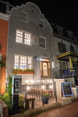 Outside Night at Mount Desert Island Ice Cream in Washington