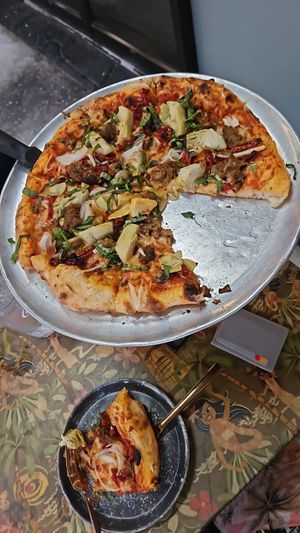 Vegetarian Gourmet with vegan cheese at Bianelli's Gourmet Pizza in Kailua Kona