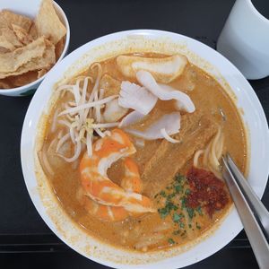 这里的叻沙好吃 at Jiak Zhey - UE Bizhub East in East Singapore