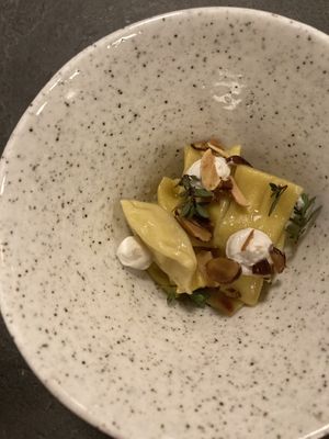 Plin di pastinaca, formaggio fresco di mandorle e timo limone  at Altatto in Milan