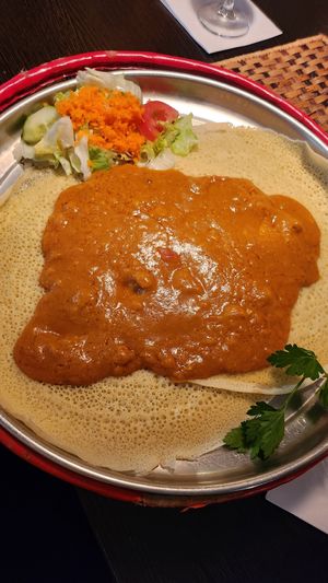 Schiro auf Injera at Savanna in Reutlingen