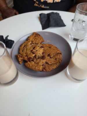 Chocolate chip cookies & Oat milk. Lovely! at Belse in Dallas