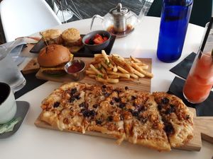 Maple Rum Sliders / Belse Burger with Fries / Cantaloupe Flatbread 😍😍 at Belse in Dallas