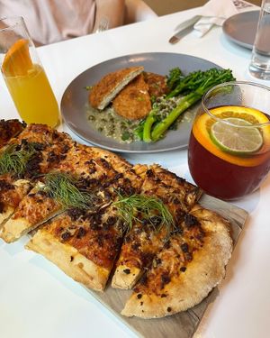 Flatbread💚 mimosa and smoked sangria, amazing  at Belse in Dallas