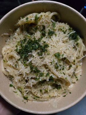 Cacio e pepe to go at Pura Vita in Redondo Beach