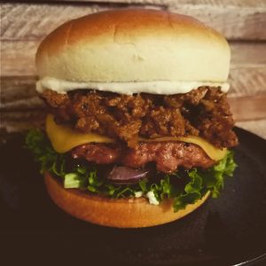 Beyond Chili Cheese Burger 🍔🌶️😋 at E.P's Takeaway in Copenhagen