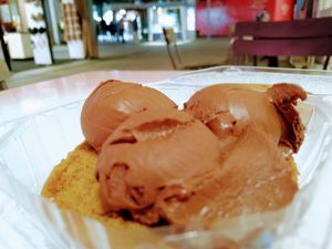 Vegan chocolate gelato #Veganuary at Hanna's Creamery & Cafe in San Diego