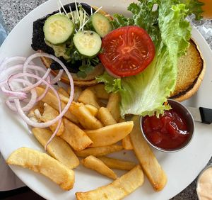   at Pineapple's in Hilo