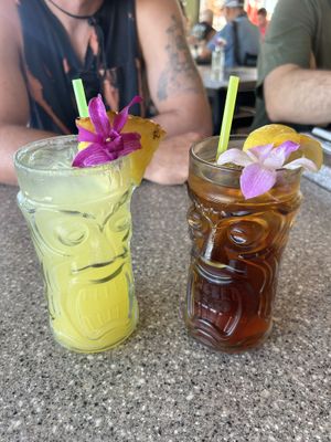 Pineapple lemonade and lilikoi ice tea at Pineapple's in Hilo
