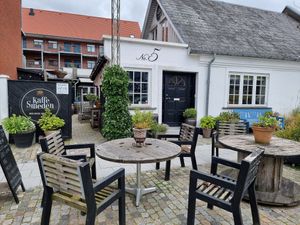 Front and outdoor seating at Kaffesmeden in Esbjerg