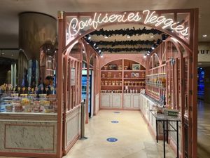  at Confiseries Veggies in Paris