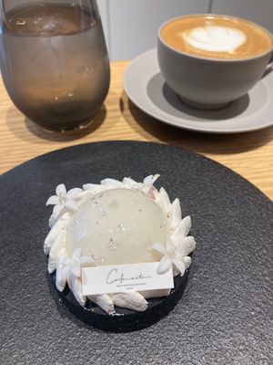 Black and white cake  at VeganCafe Sister in Osaka