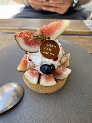 Love figs.🤤  at VeganCafe Sister in Osaka