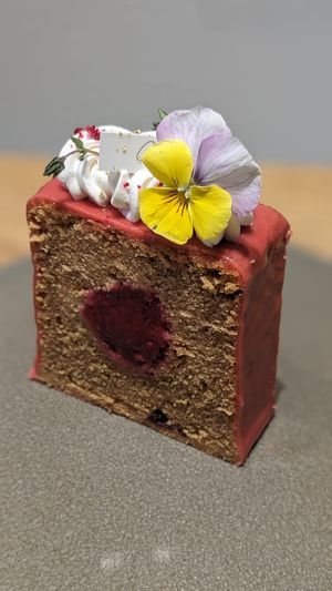 🍰 Cherry Cake (864¥) at VeganCafe Sister in Osaka