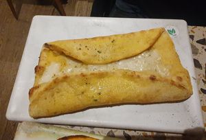 VEGAN FOLDED GARLIC BREAD WITH MOZZARISELLA  #Veganuary at ASK Italian in Warrington