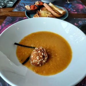 Pompoen Schorseneren soep  at Restaurant MAAS in Rotterdam