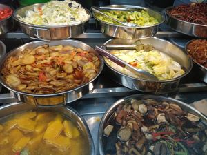 Buffet spread at Shun Lai Vegetarian 顺莱素食 in Central Singapore