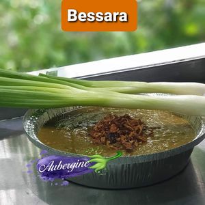 A combination of mix Greans and Fried onion on The Top ,
You can Add Limon ,and cayenne peppers to your Dish as per your favorite 🌶 😋. 
This is something like Babaganojh  at Aubergine Food Truck in Plainview