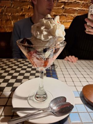 Brownie sundae at Caravan of Dreams in New York City