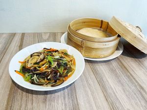 Stir fry vegetables served with pancake wrap (6pc) (Vegan) at Happy Belly Chinese Restaurant in Newtown