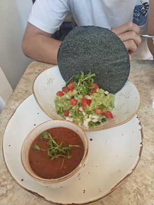 Guacamole with a spicy salsa and tortillas at Chulita in Venice