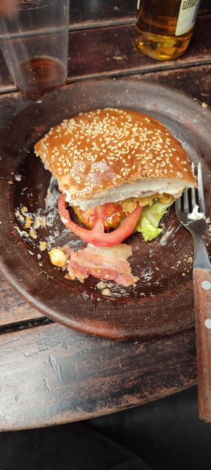 Me pusieron un tocino en mi hamburguesa VEGANA at Fuente Mestiza in Coquimbo