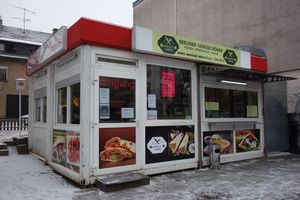 The snackbar, situated between the post office / stationary shop and "dm" drugstore at Morsch's Imbiss in Saarbrucken