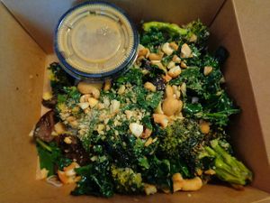 Chilled Noodle Bowl. rice noodles, garlicky mushrooms, sesame broccoli, roasted kale, cashews, miso vinaigrette at Chardon Buckeye Chocolate Café in Chardon