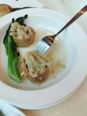 The oil as mentioned in the review. This is a bean curd sheet with ginger dish. Not supposed to be deep fried or too oily. at Heartful Veggie 從心素食 in New Territories