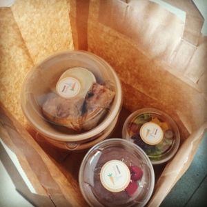 Chocolade mousse (aquafabe) 
Appelstrudel loempia with koko-vanillasauce   at Bordje Gezond in Sint-niklaas