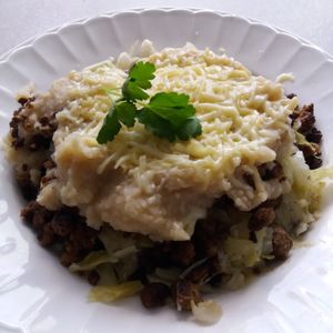 oven dish with celeriac puree and pointed cabbage and quorn (vegetarian)  at Bordje Gezond in Sint-niklaas