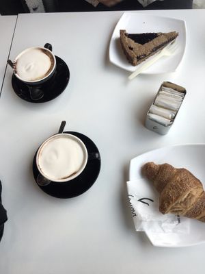 Vegan brioche and cappuccinos at Tessari Caffetteria Bistrot in Padua