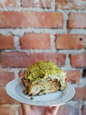 Cinnamon bun at Baja Wegańska Cukiernia in Warsaw
