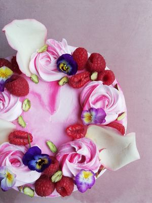 Vegan rapsberry and pistachio cake at Baja Wegańska Cukiernia in Warsaw