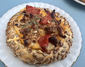 Bułka kurka - with chanterelle mushrooms   at Baja Wegańska Cukiernia in Warsaw