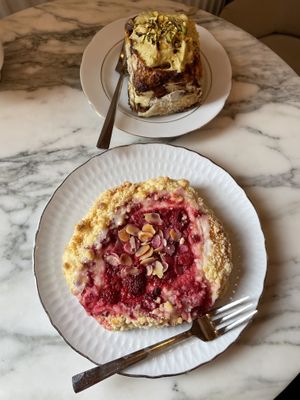 Cinnamon roll with pistachio crème and raspberry crème bun   at Baja Wegańska Cukiernia in Warsaw