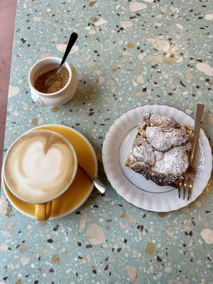Oat cappuccino & szarlotka  at Baja Wegańska Cukiernia in Warsaw