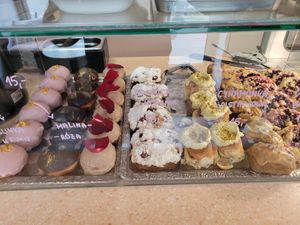 Bakery goods at Baja Wegańska Cukiernia in Warsaw