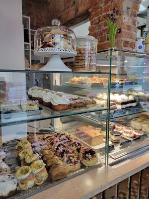 Bakery goods at Baja Wegańska Cukiernia in Warsaw
