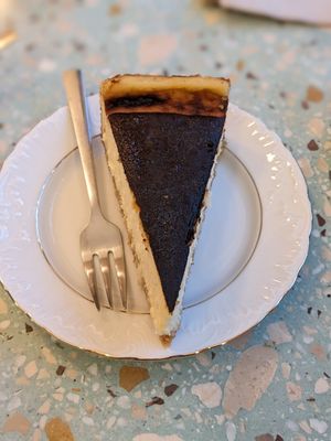 Tofu cheesecake at Baja Wegańska Cukiernia in Warsaw