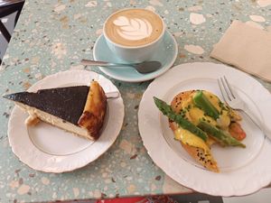 Complete breakfast at Baja Wegańska Cukiernia in Warsaw