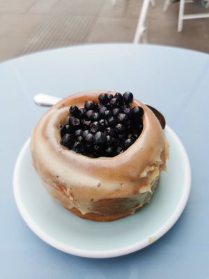 Blueberry tartlet at Baja Wegańska Cukiernia in Warsaw