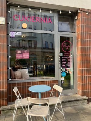 Outdoor seating at Baja Wegańska Cukiernia in Warsaw
