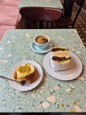 Pistacchio bun and beetroot focaccia at Baja Wegańska Cukiernia in Warsaw