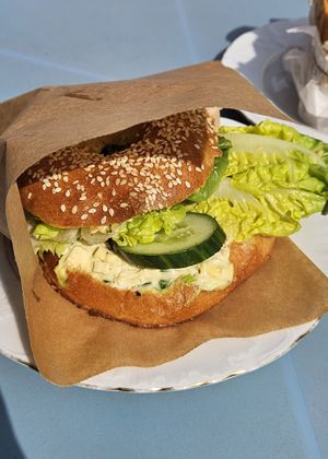 Tofu scramble bagel at Baja Wegańska Cukiernia in Warsaw