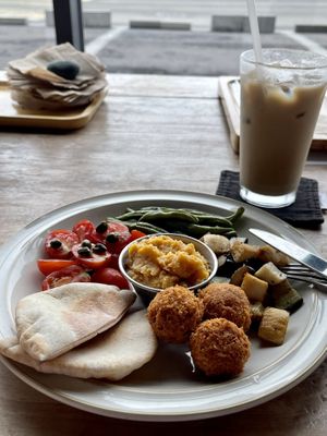 Falafel plate  at Tropical Hideaway Cafe in Jeju