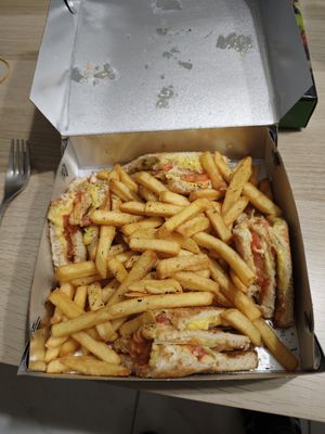 Club sandwich with fries at Home Pizza in Castelldefels